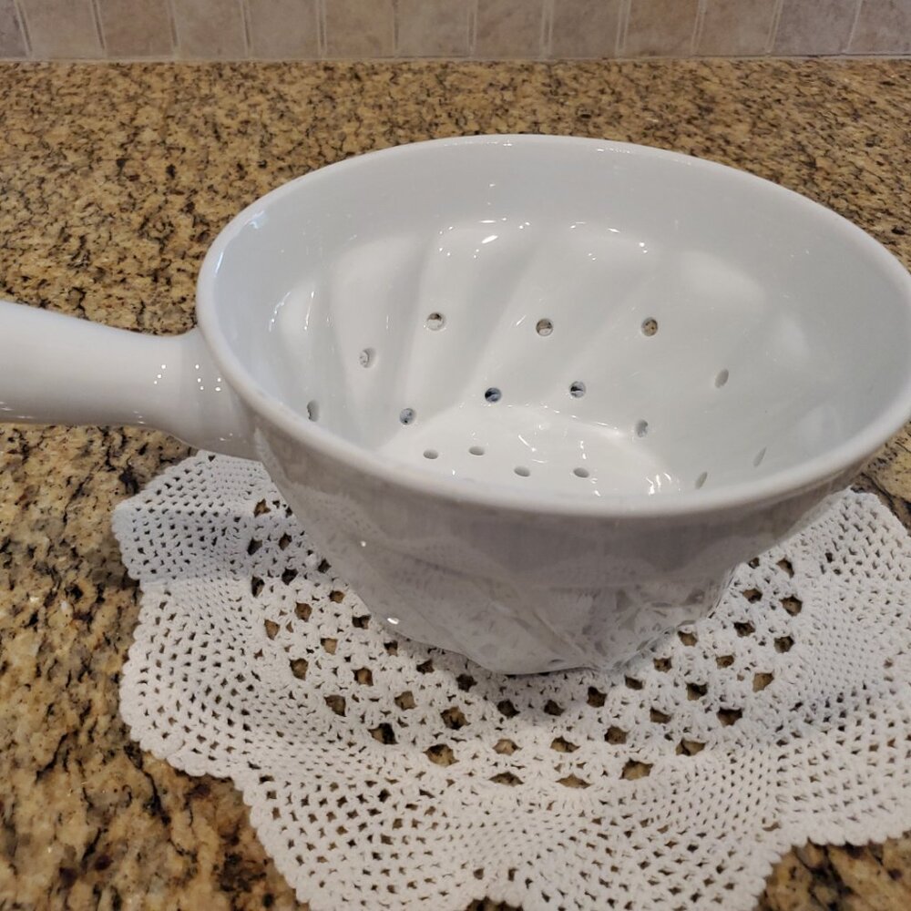 Elegant White Ceramic Kitchen Colander